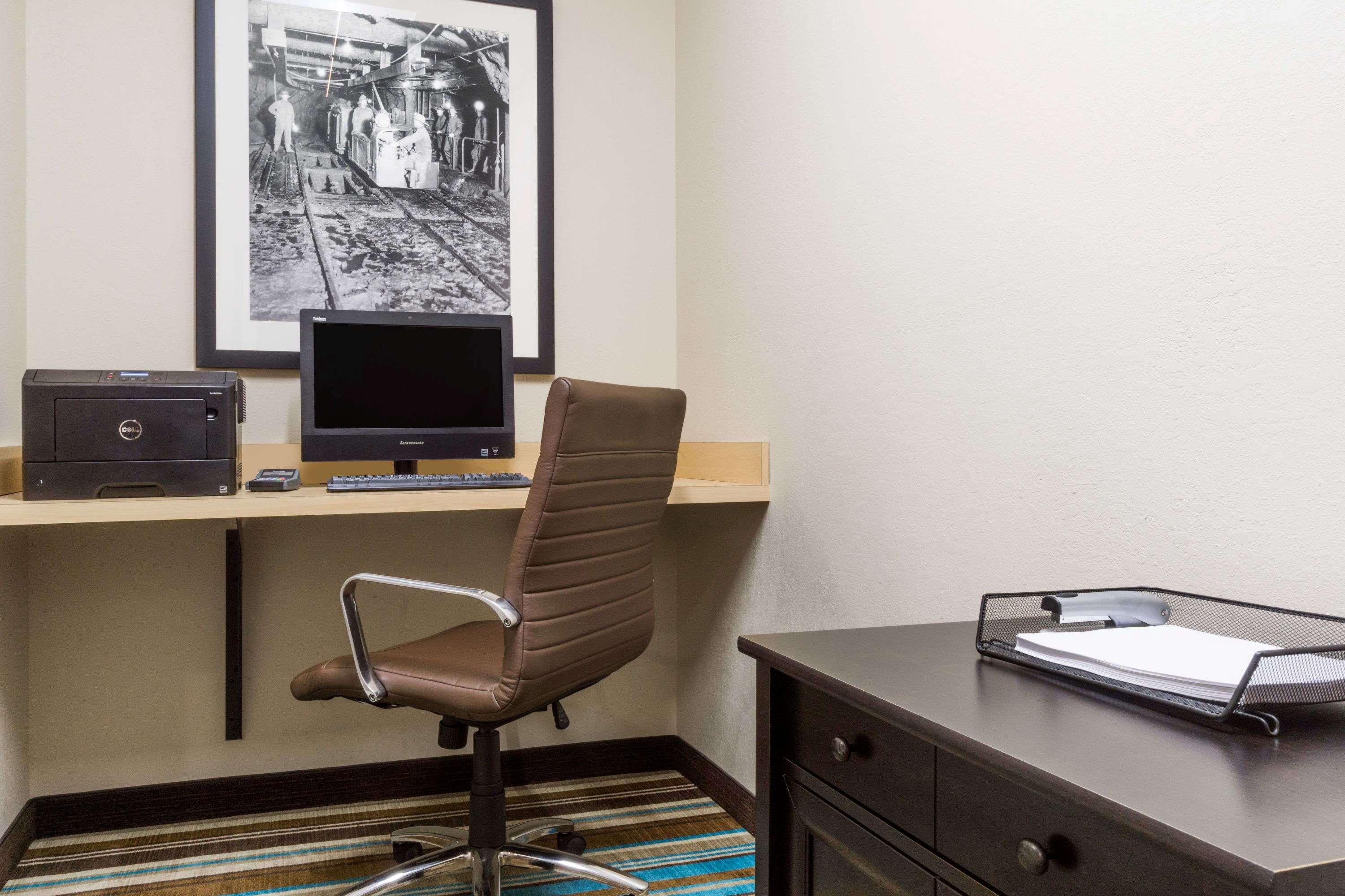 Hawthorn Suites By Wyndham Wheeling At The Highlands Triadelphia Экстерьер фото
