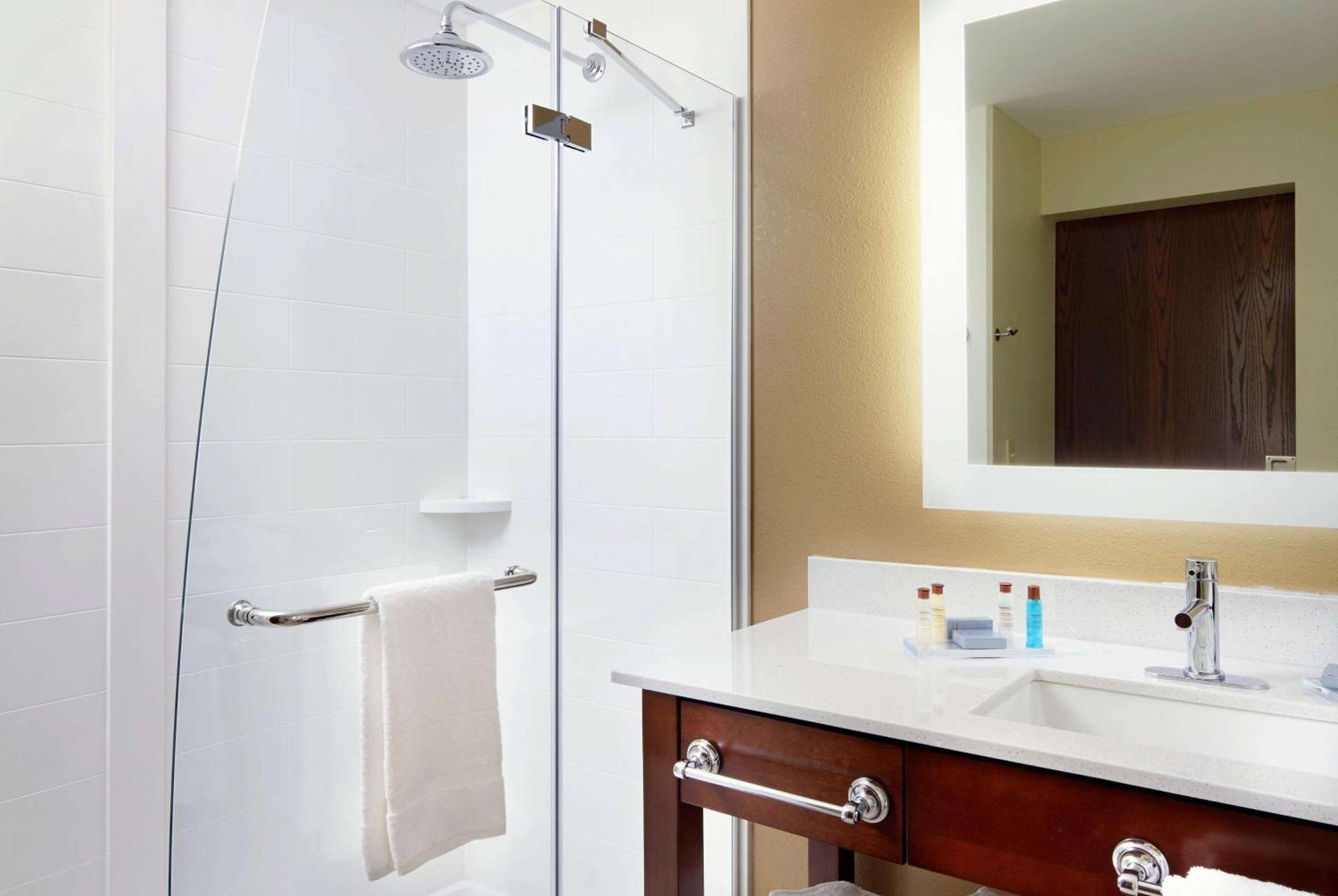 Hawthorn Suites By Wyndham Wheeling At The Highlands Triadelphia Экстерьер фото